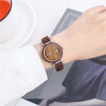 Preview: Armbanduhr ilchev® Abigail - Massivholz Nussbaum