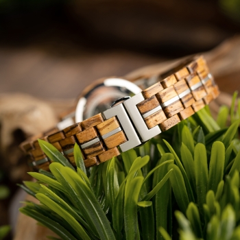 Preview: Armbanduhr iLchev® Hannah grün - Massivholz Zebraholz mit Edelstahl